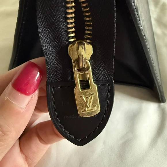 louis vuitton epi sac triangle. - Picture 8 of 13